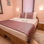 Rose 2 Apartman *