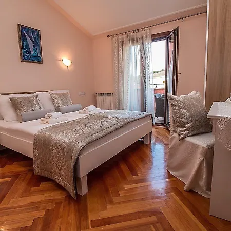 Apartamento Rose 2 *