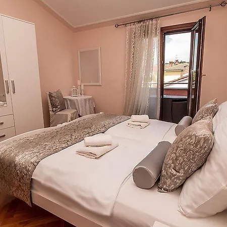 Apartamento Rose 2 *