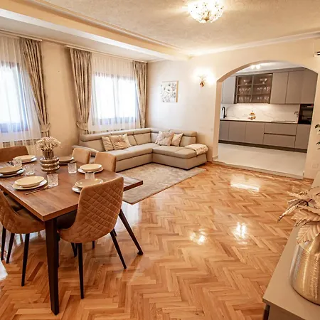 Rose Apartment