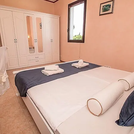 Rose Apartment *